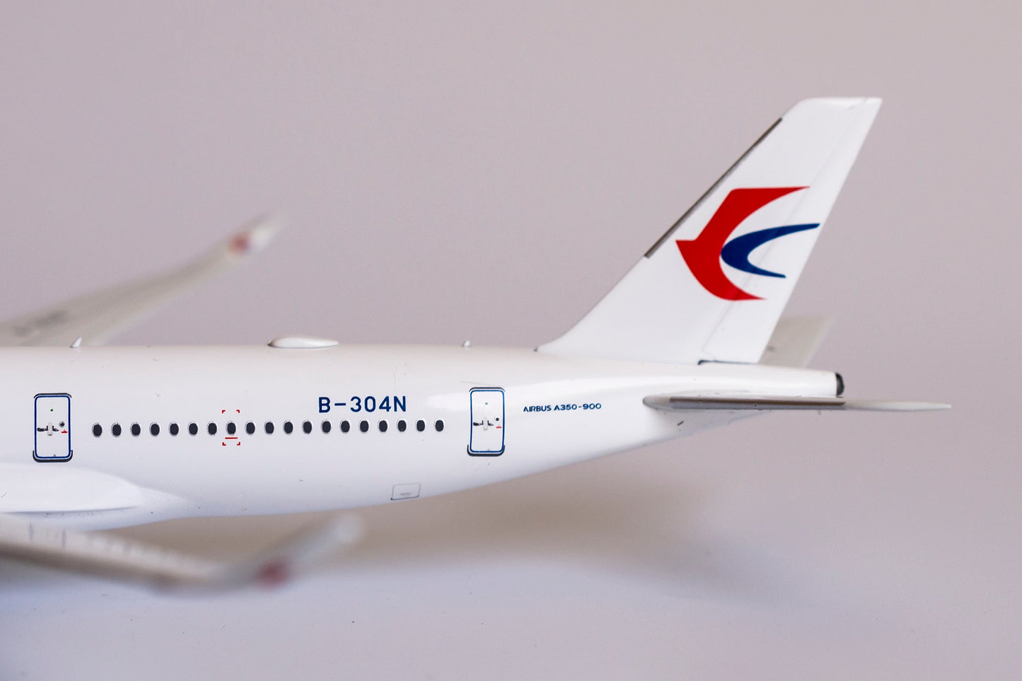 1:400 NG Models China Eastern Airlines Airbus A350-900 B-304N NG39021
