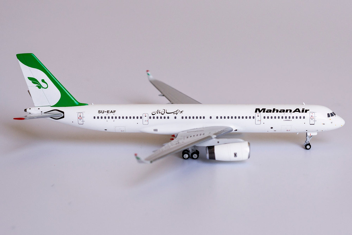 1:400 NG Models Mahan Air Tupolev TU-204-120 SU-EAF NG40003