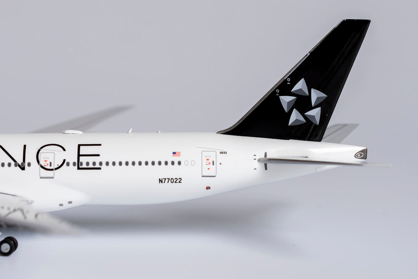1:400 NG Models United Airlines Boeing 777-200ER "Star Alliance Livery" N77022 NG72001