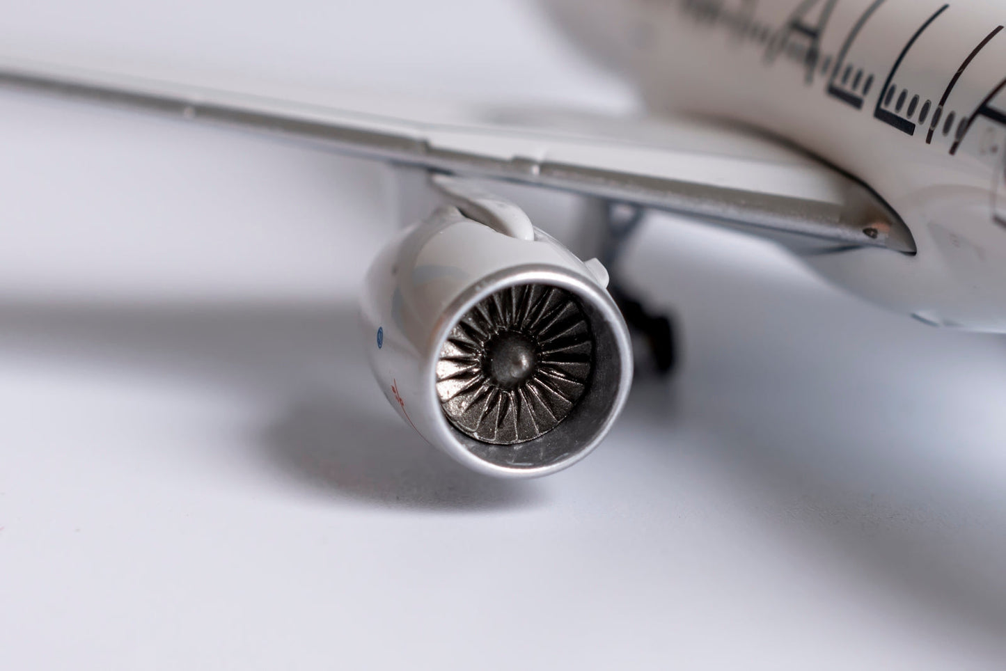 1:400 NG Models United Airlines Boeing 777-200ER "Star Alliance Livery" N77022 NG72001
