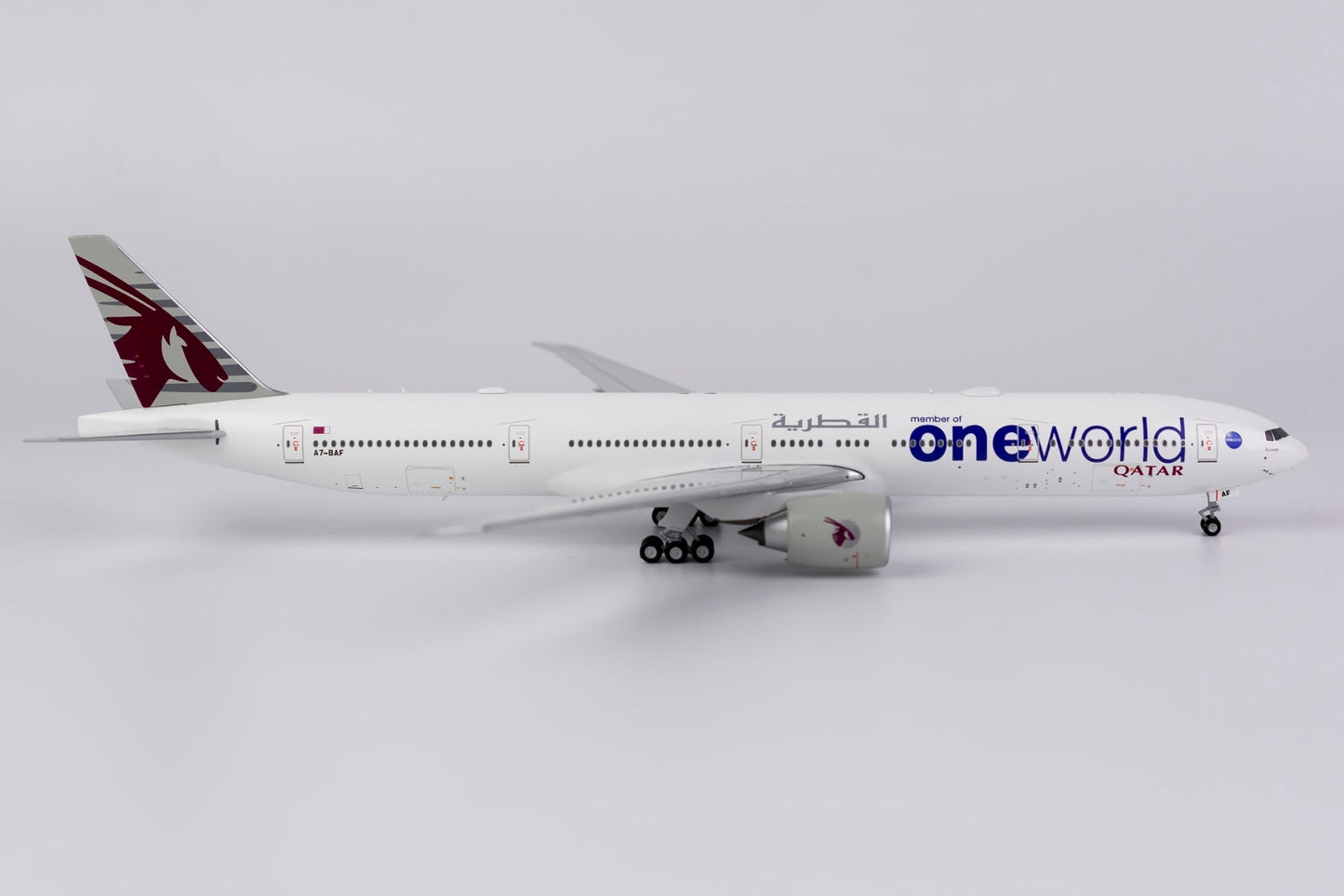 1:400 NG Models Qatar Airways Boeing 777-300ER "One World" A7-BAF NG73013