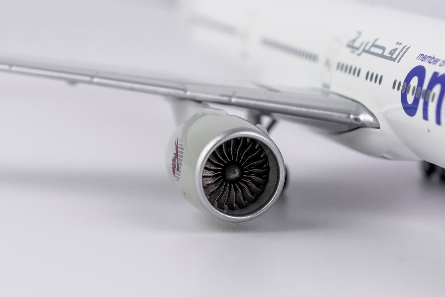 1:400 NG Models Qatar Airways Boeing 777-300ER "One World" A7-BAF NG73013