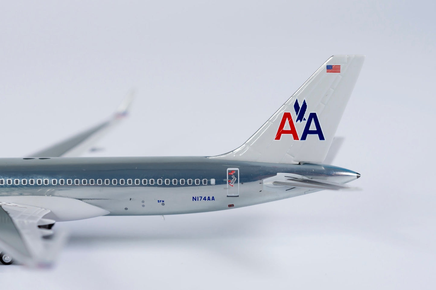 1:400 NG Models American Airlines Boeing 757-200/w "One World; Chrome livery" N174AA NG53178