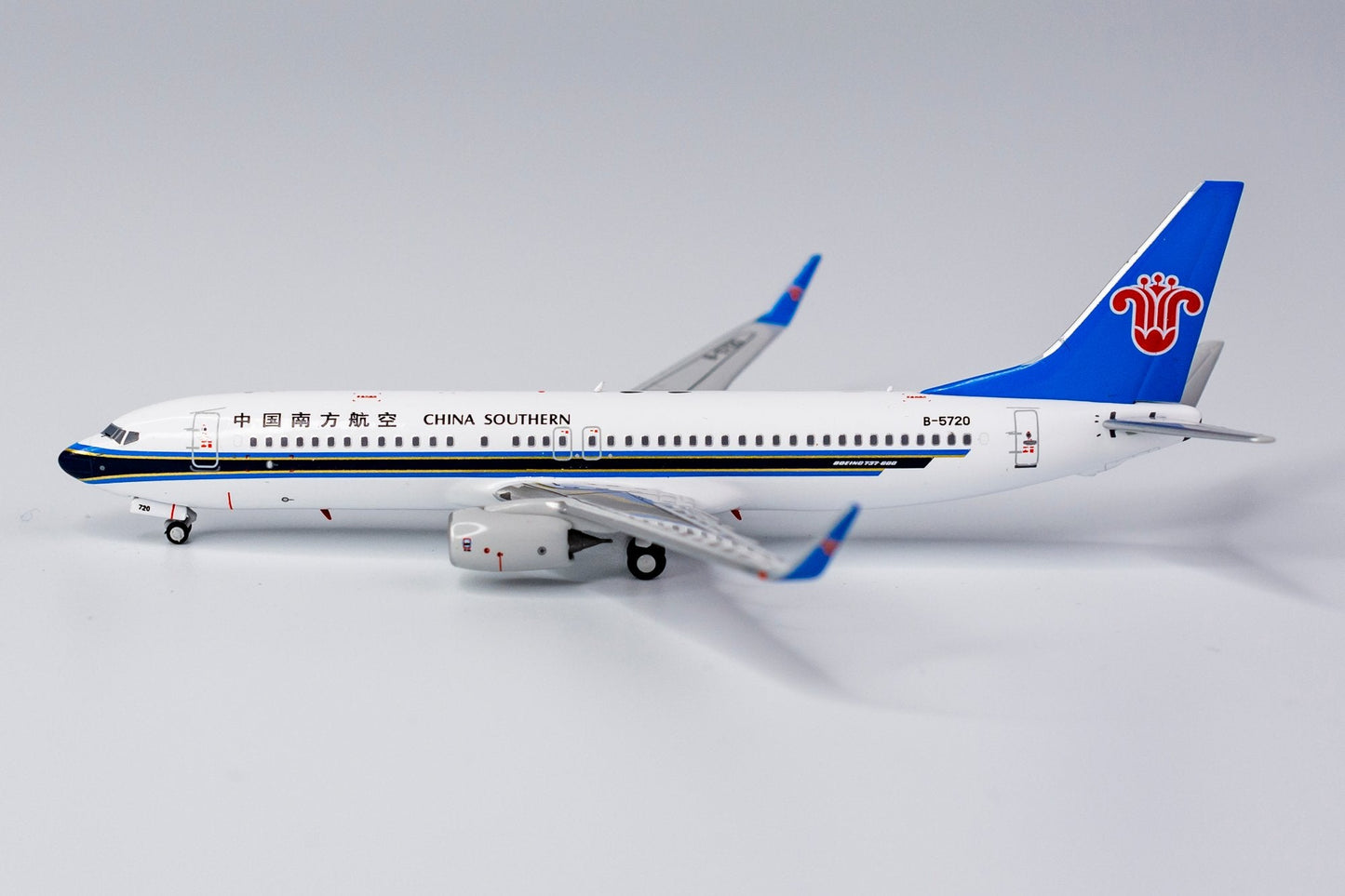 1:400 NG Models China Southern Airlines Boeing 737-800/w B-5720 NG58116
