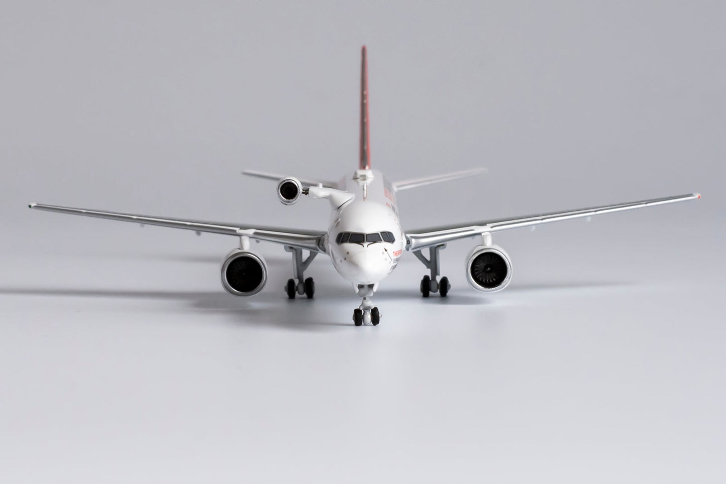 1:400 NG Models Honeywell Boeing 757-200 "Test Engine, 2021 Livery" N757HW NG53181
