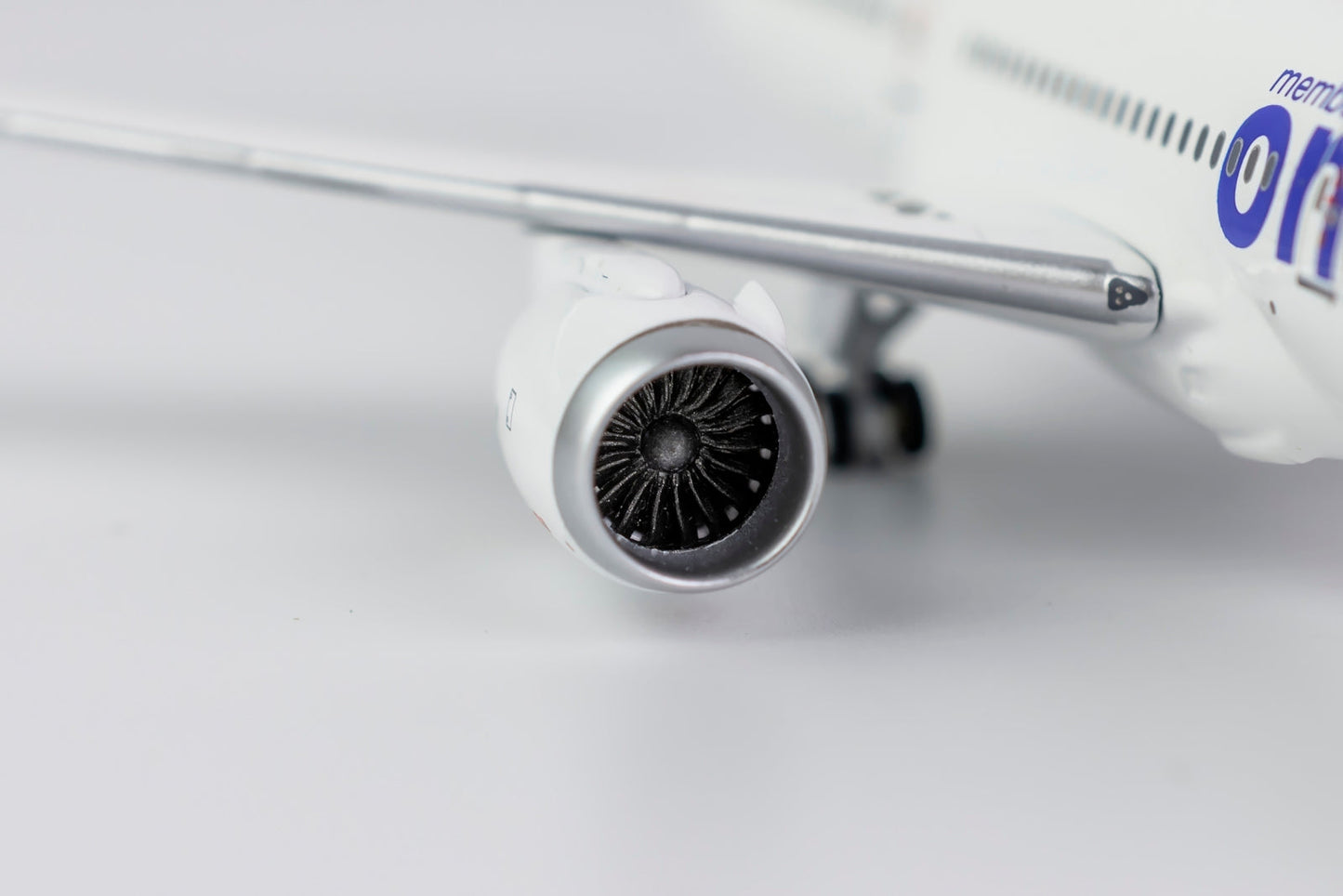 1:400 NG Models Japan Airlines (JAL) Boeing 787-9 "Oneworld Livery" JA861J NG55083