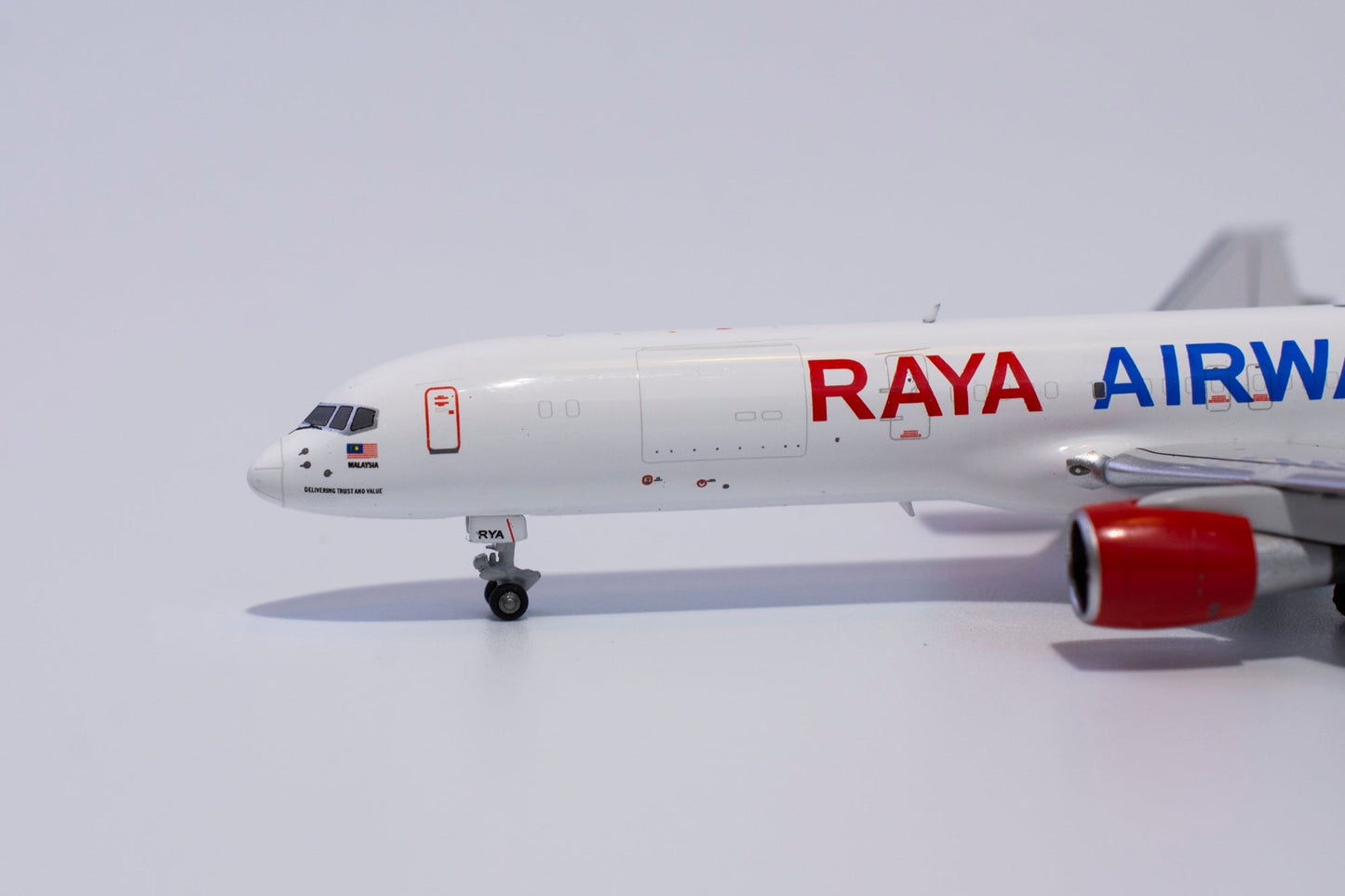 1:400 NG Models Raya Airways Boeing 757-200PCF 9M-RYA NG53163