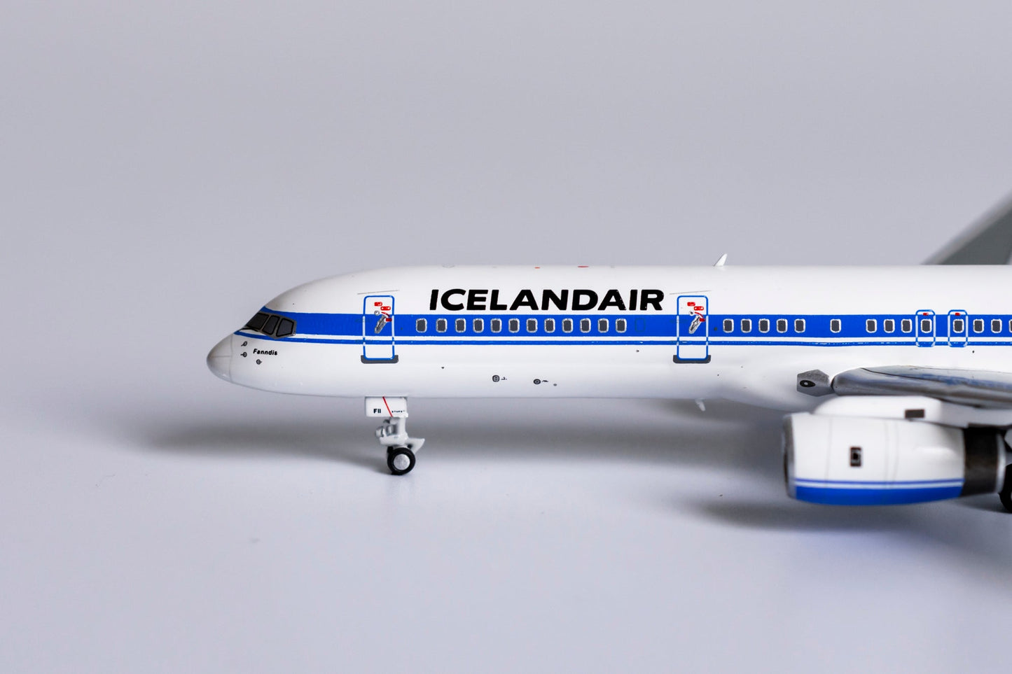1:400 NG Models Icelandair Boeing 757-200 "1990s Colors" TF-FII NG53177