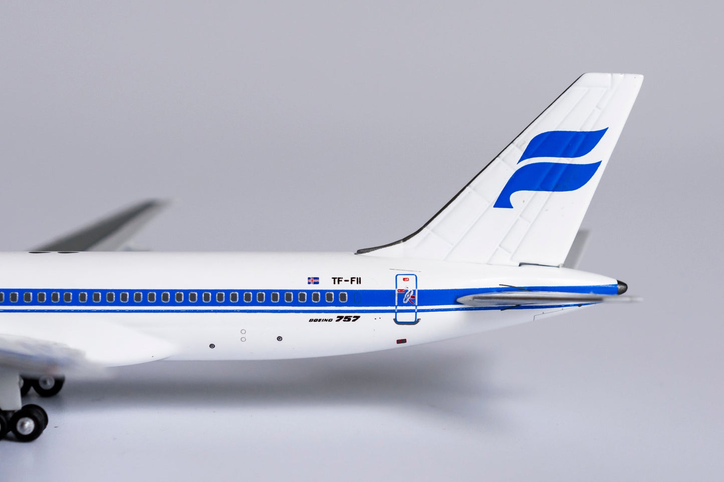 1:400 NG Models Icelandair Boeing 757-200 "1990s Colors" TF-FII NG53177
