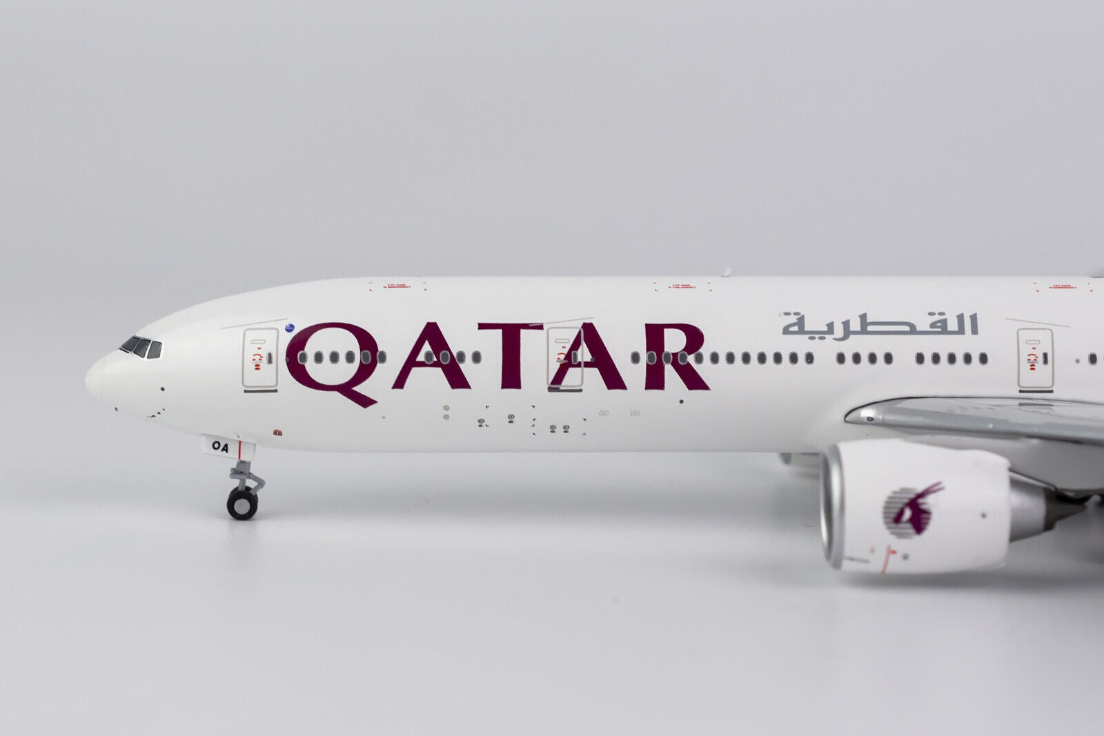 1:400 NG Models Qatar Airways Boeing 777-300ER "White Livery" A7-BOA 73011