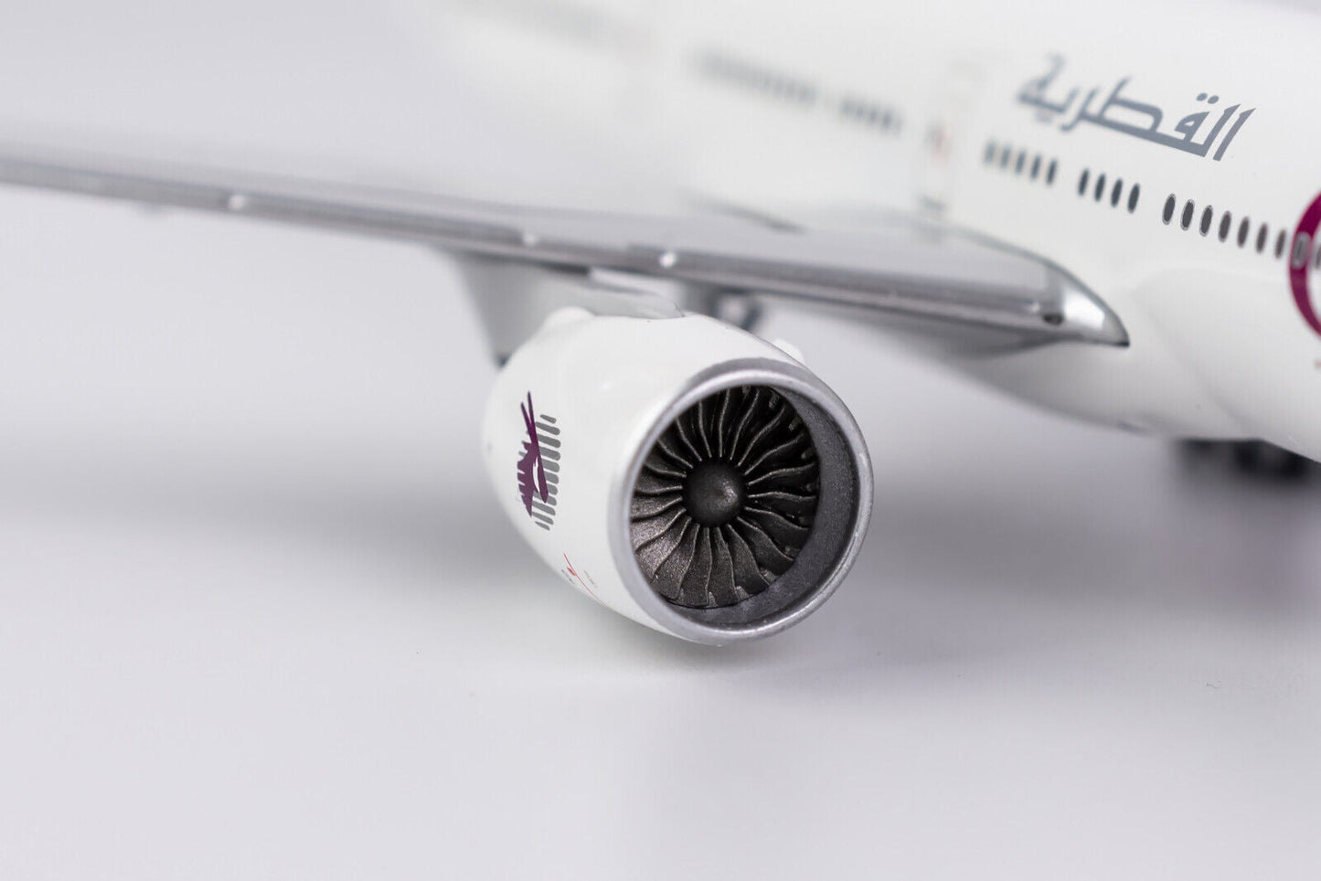 1:400 NG Models Qatar Airways Boeing 777-300ER "White Livery" A7-BOA 73011