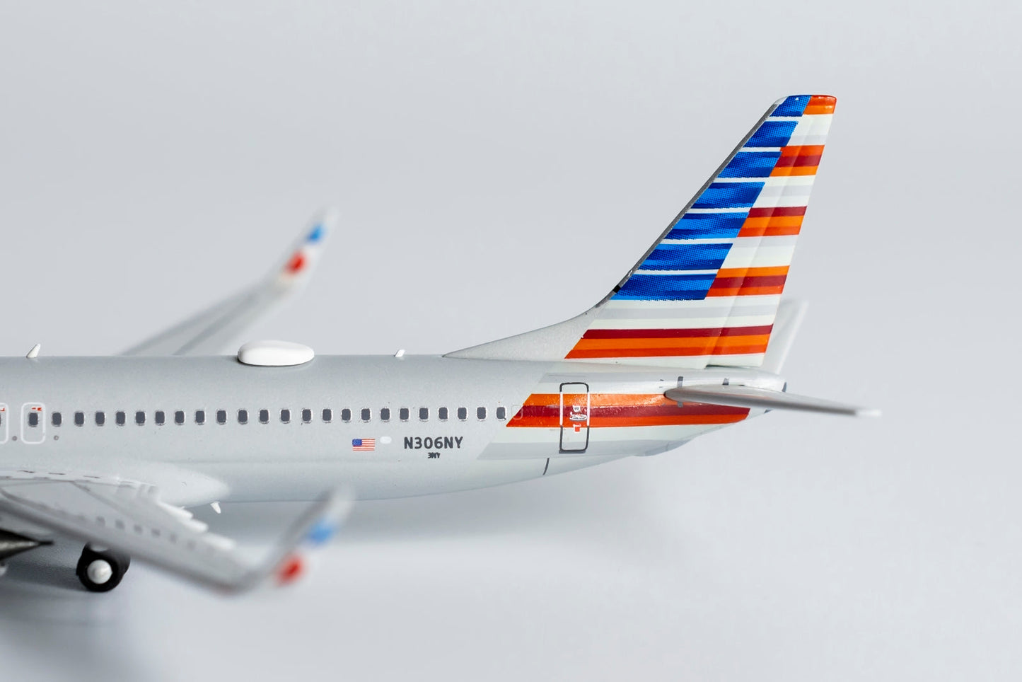 1:400 NG Models American Airlines Boeing 737-800 "New Colors" N306NY NG58118