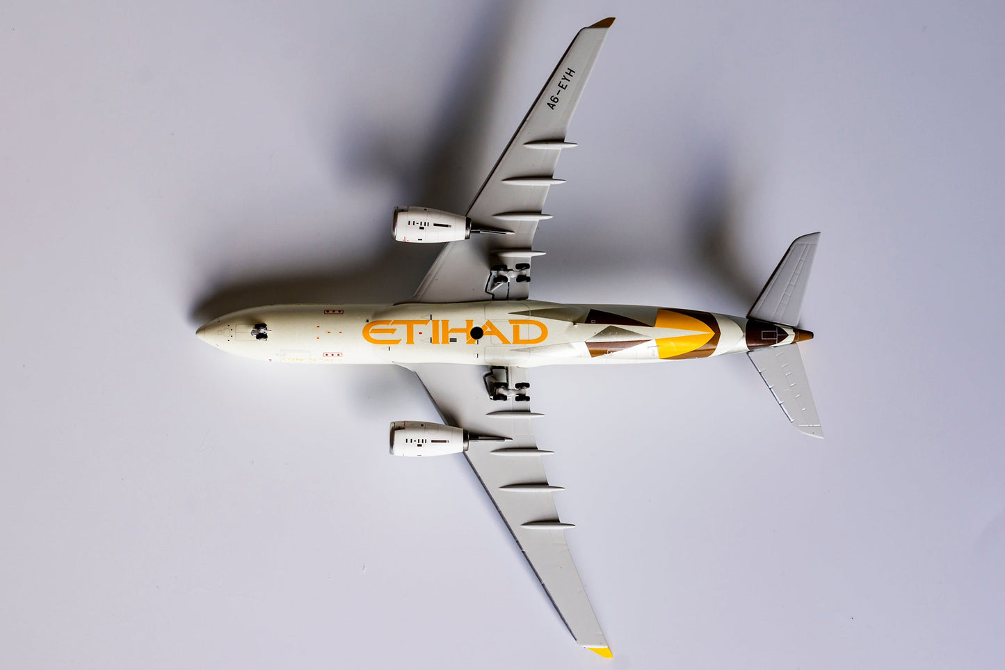 1:400 NG Models Etihad Airways Airbus A330-200 A6-EYH NG61027