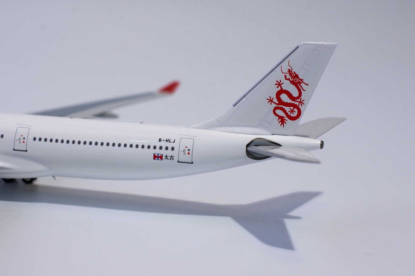 1:400 NG Models Hong Kong Dragon Airlines Airbus A330-300 B-HLJ NG62020