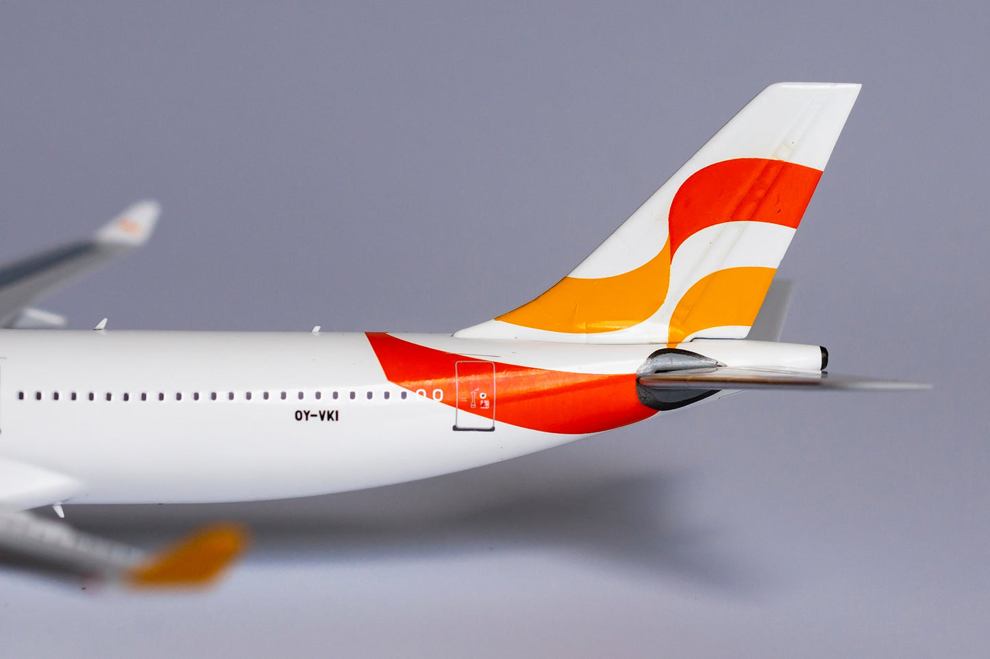 1:400 NG Models Sunclass Airlines Airbus A330-200 OY-VKI NG62025