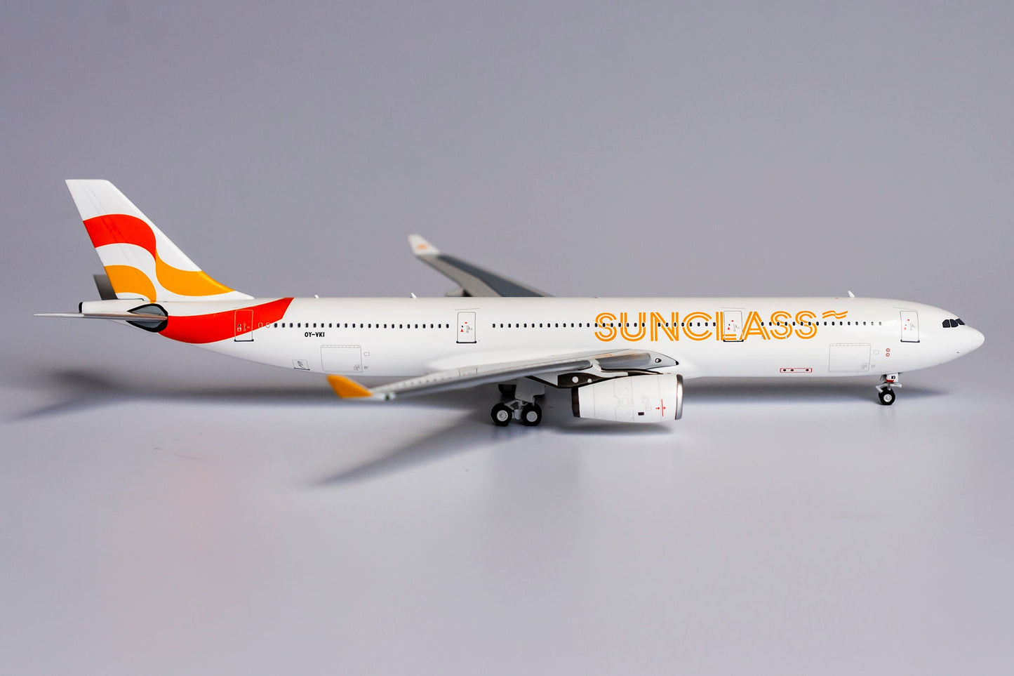 1:400 NG Models Sunclass Airlines Airbus A330-200 OY-VKI NG62025