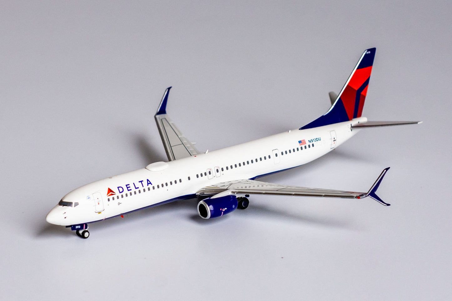 1:400 NG Models Delta Air Lines Boeing 737-900ER "New Colors" N913DU NG79005
