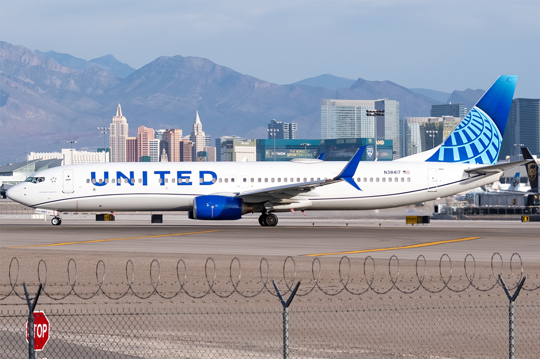 1:400 NG Models United Airlines Boeing 737-900ER/w N38417 "Evo-blue livery; with scimitar winglets" NG79006